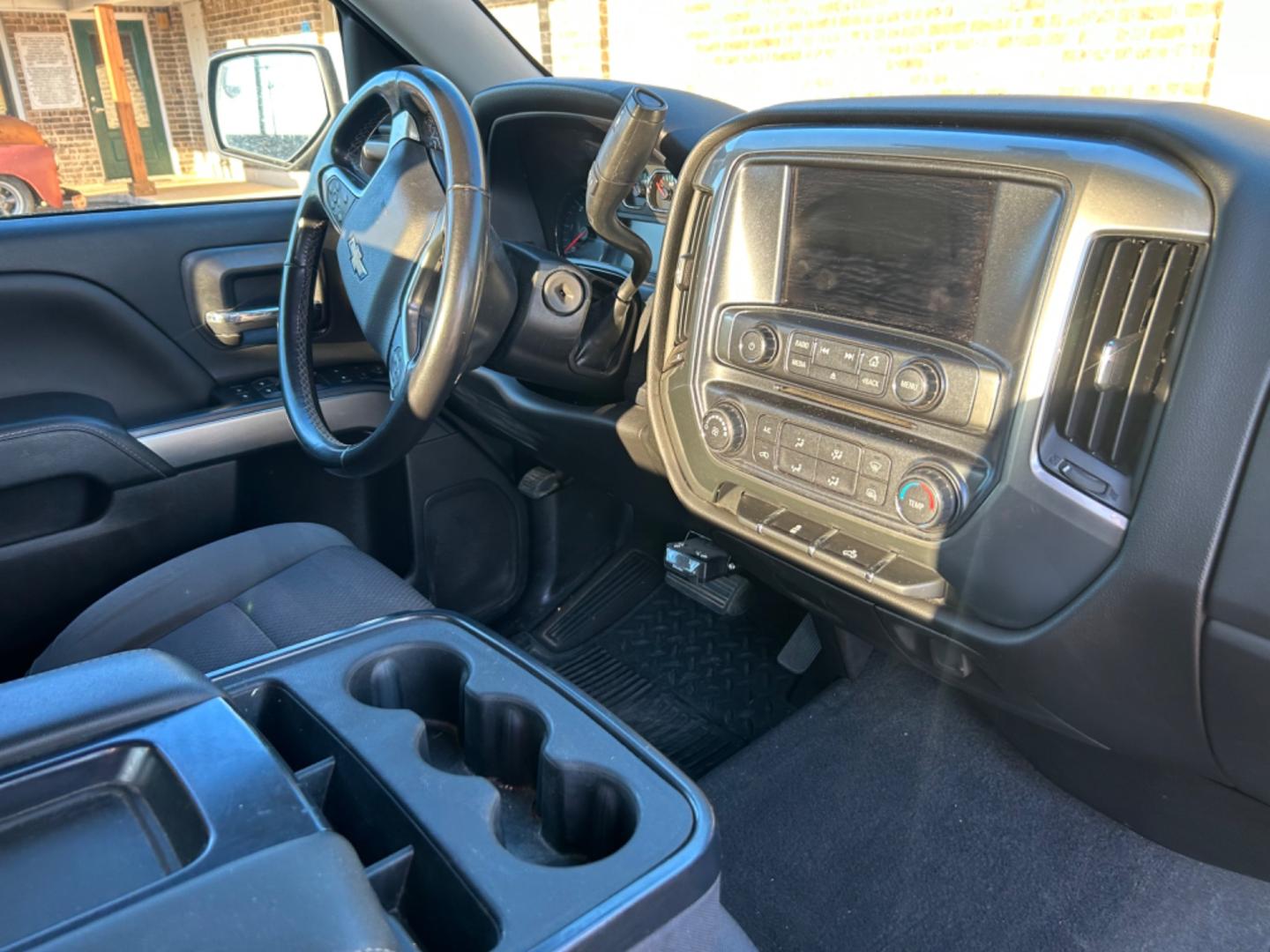 2019 White Chevrolet Silverado 1500 Work Truck Double Cab 4WD (2GCVKPEC2K1) with an 5.3L V8 OHV 16V engine, 6A transmission, located at 1687 Business 35 S, New Braunfels, TX, 78130, (830) 625-7159, 29.655487, -98.051491 - Photo#3